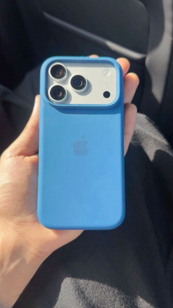 Producto - Silicone Case Blue (iPhone 17 Pro)