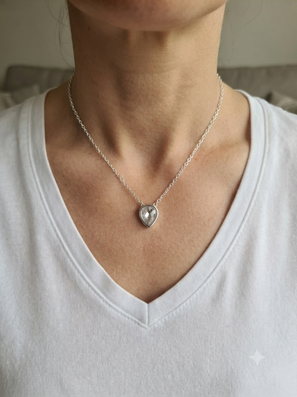 Producto - Collar plateado lagrima blanco x45cm - 1