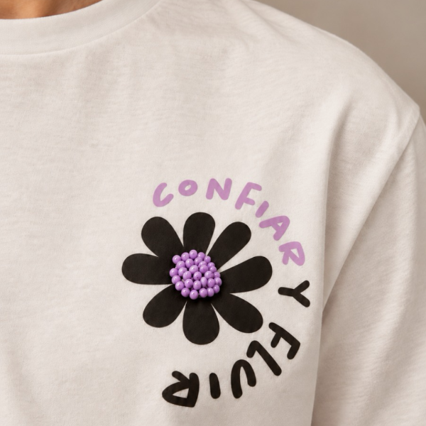 Producto - Remera Confiar y fluir (over size) - 2