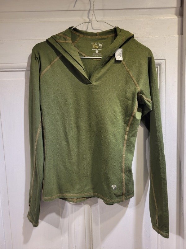Producto - Buzo MOUNTAIN verde militar deportivo- Talle XS- PRECIO: 50x