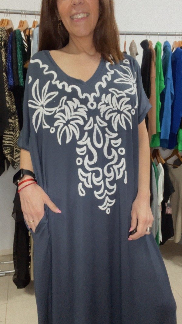 Producto - Maxi Vestidos Amplios Oversize abarca XXL XXXL Cuello en V - Relieve 49.000 Azul