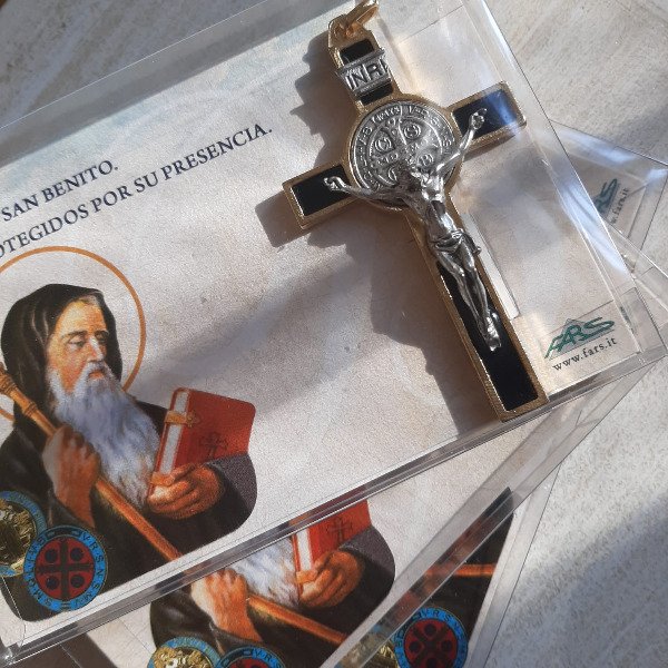 Producto - Cruz de metal dorada - 5