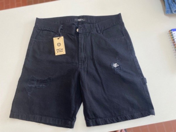 Producto - Bermuda Carpintera Negra Con Rotura Talle 44