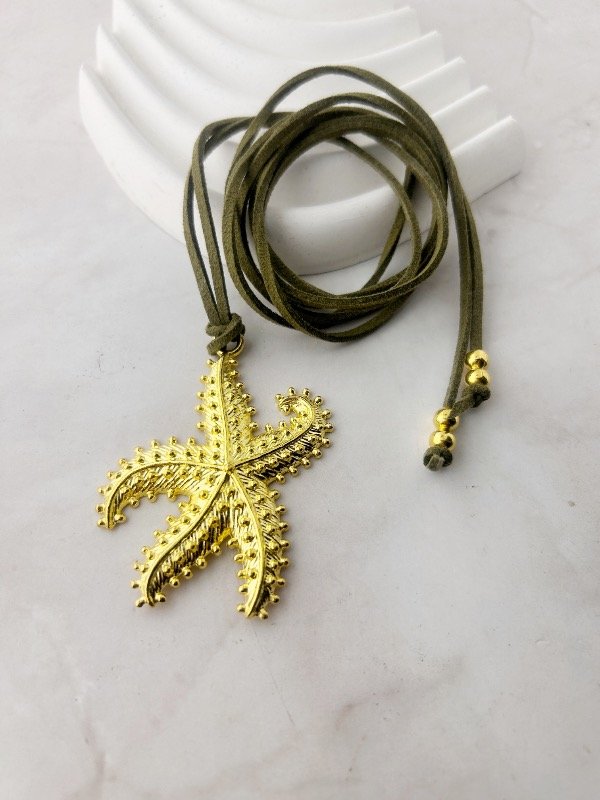 Producto - CHOCKER DE GAMUZA VERDE DIJE DORADO 9013