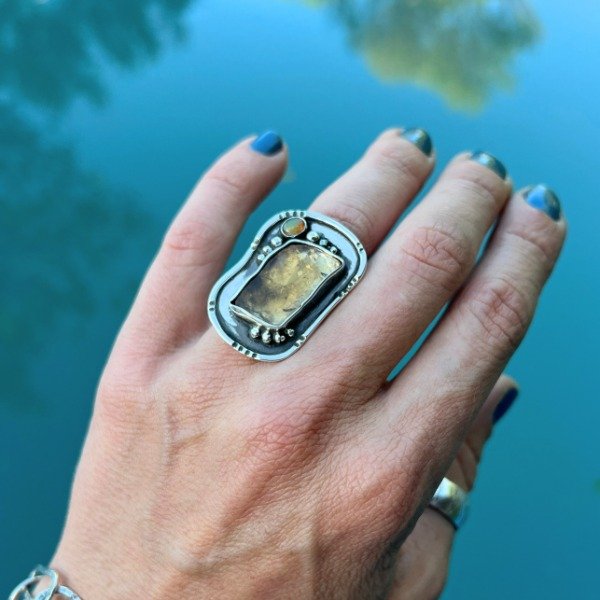 Producto - ANILLO DE DISEÑO LAJA DE TOPACIO IMPERIAL Y ÓPALO DE FUEGO