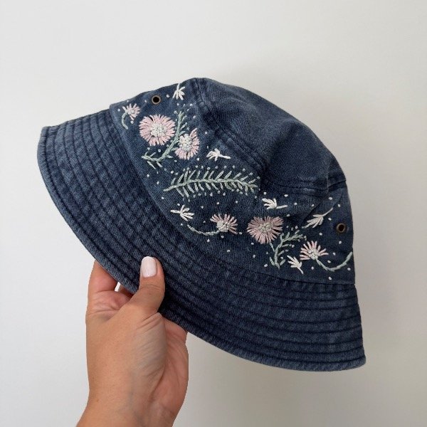 Producto - Piluso vintage azul bordado a mano