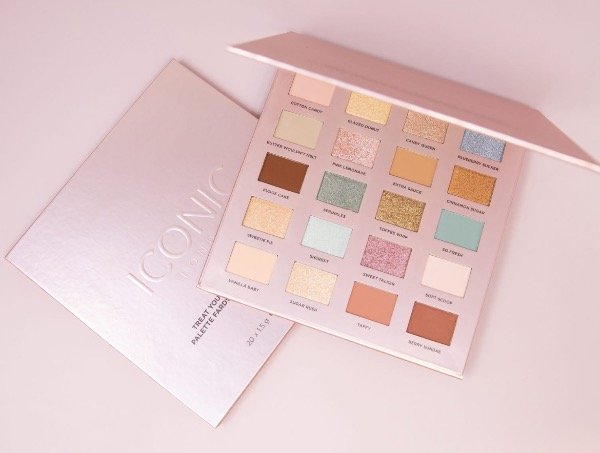 Producto - Iconic London Treat Yourself Eyeshadow Palette