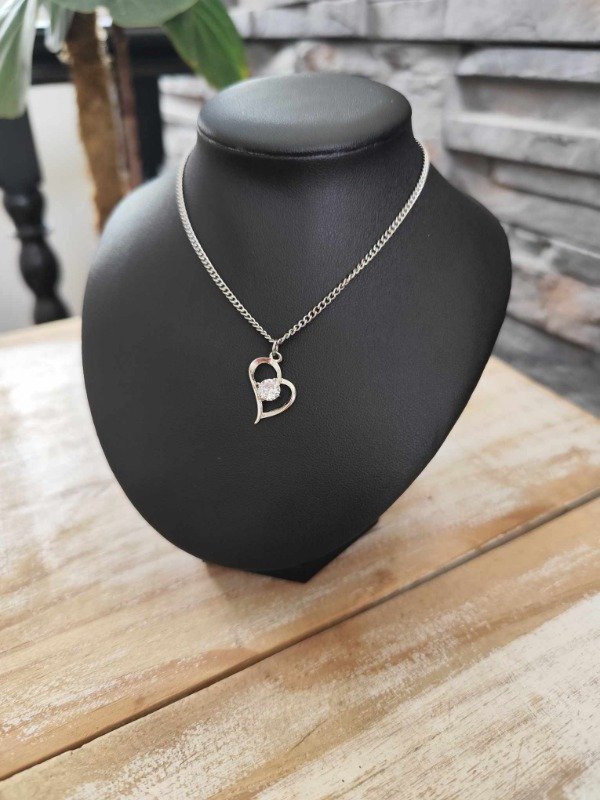 Producto - Collar corazón strass. Acero quirúrgico.