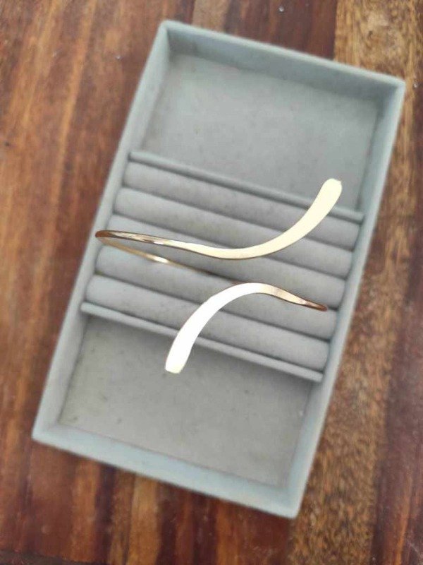 Producto - Brazalete cruzado modelo 2. Dorado