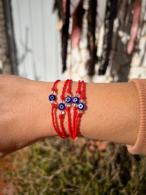 Producto - Pulsera roja con ojo turco protectora