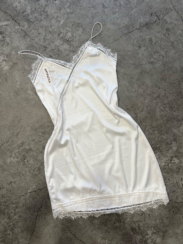 Producto - Vestido Satén Puntilla