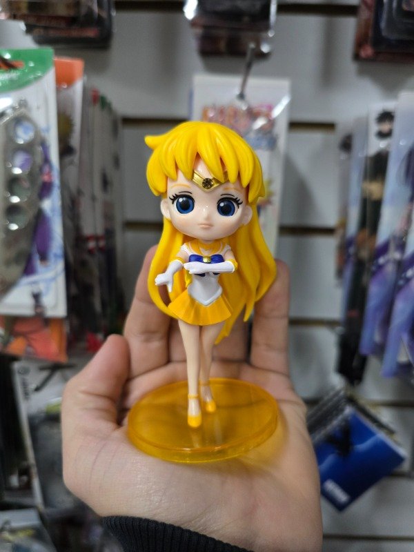 Producto - Figura Sailor Venus base amarilla mediana
