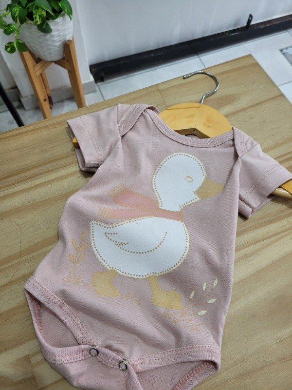 Producto - BODY PATITO ROSA - transferencia 9.775 - 1