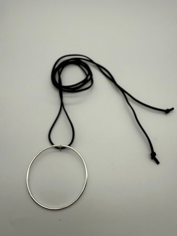 Producto - Chocker circulo plateado