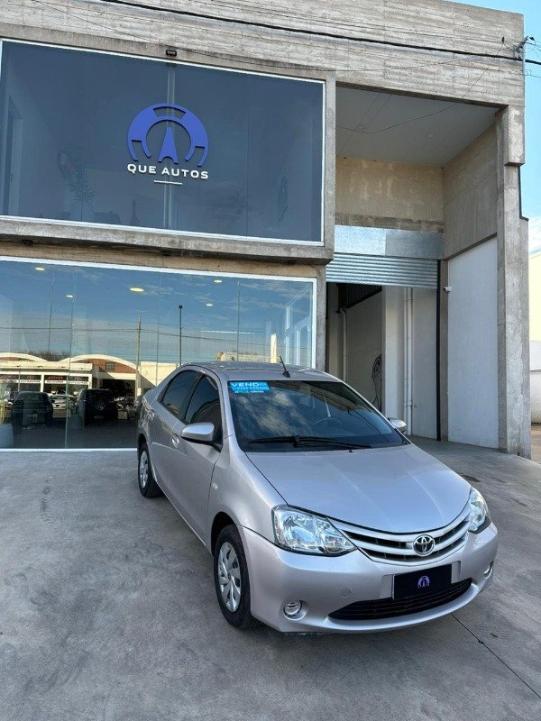 Producto - Toyota Etios XS