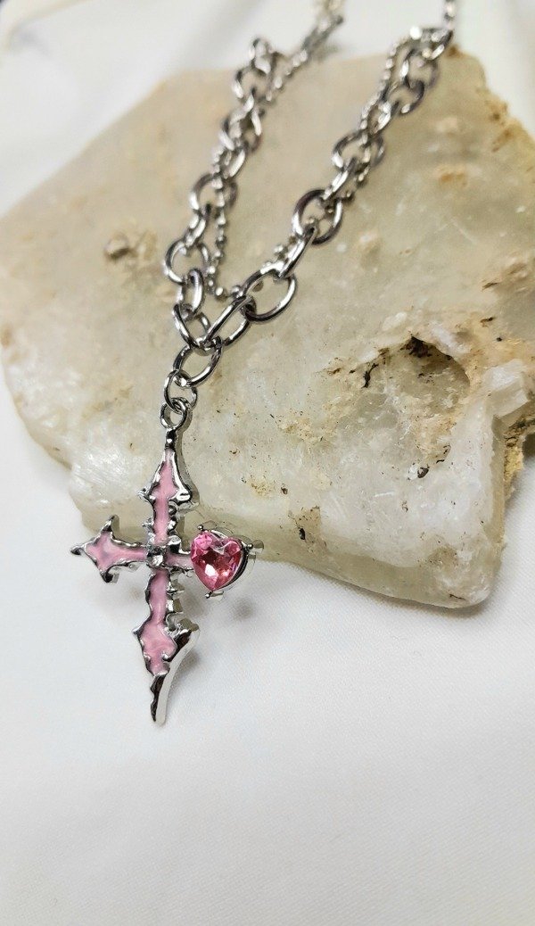 Producto - Collar Cadena Cruz Gotica Heart Pink Y2K
