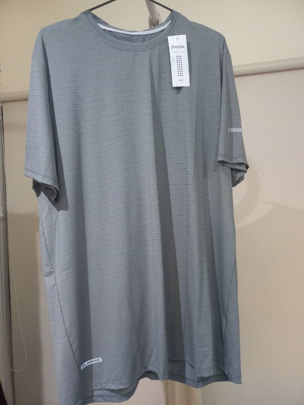 Producto - Remera dry fit Shade gris