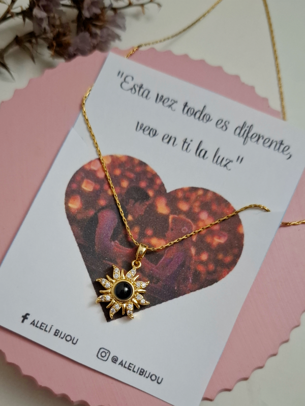 Producto - Collar Rapunzel (Te amo en 100 idiomas)