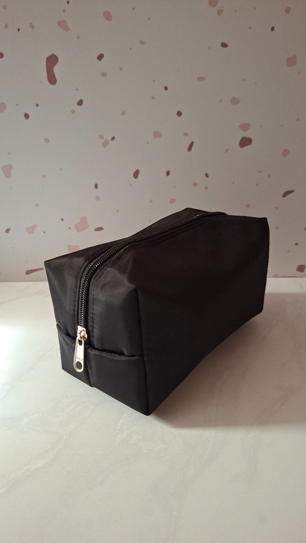 Producto - Portacosmetico - cartuchera negro