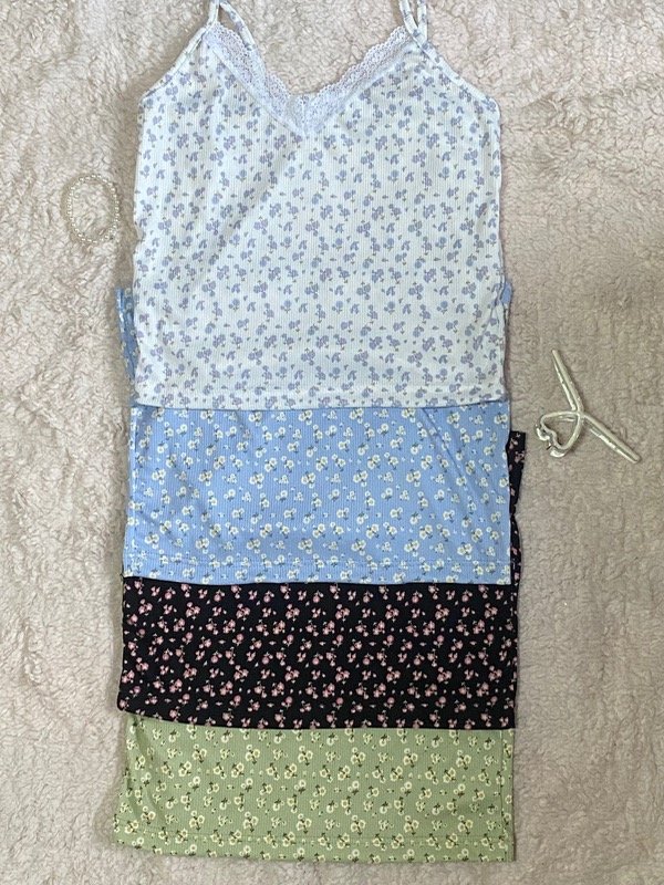 Producto - Top floreado con encaje