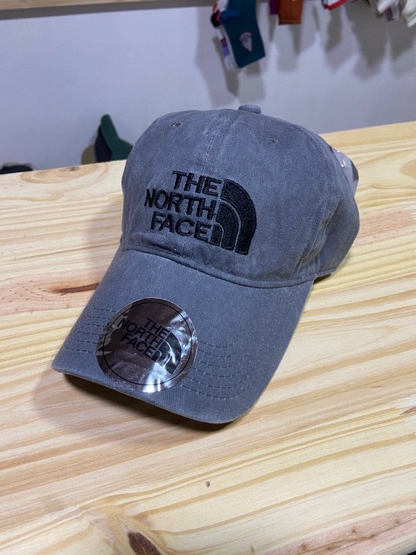 Producto - GORRA TNF (GRIS)