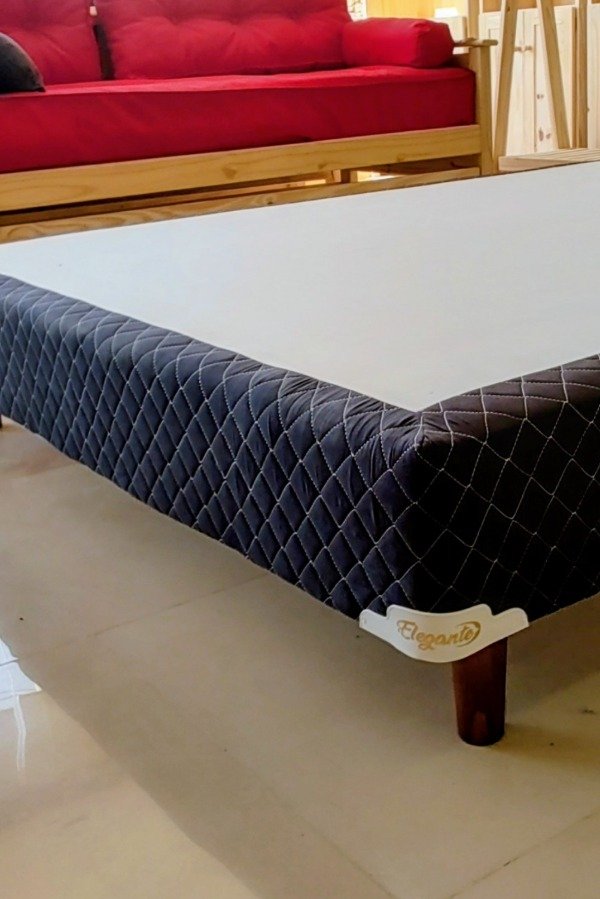 Producto - Base Sommier Tela sabana Matelaseada. Patas Madera.