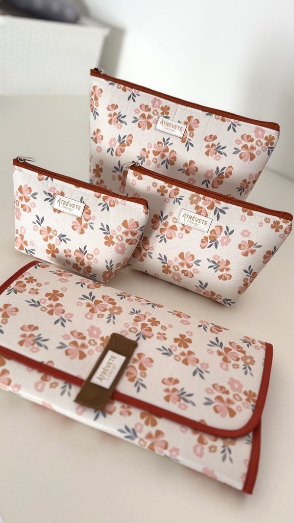 Producto - Set para bebé completo - Flores marron