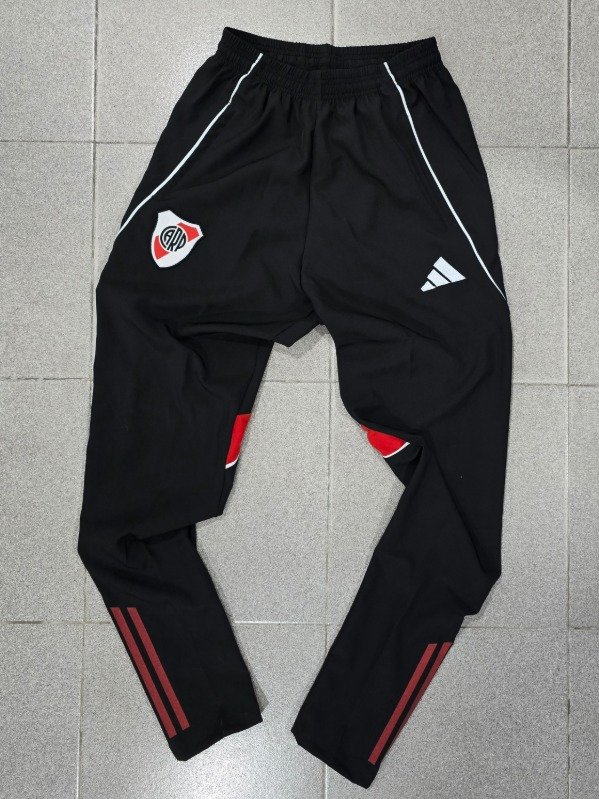 Producto - Jogger River Plate Temporada 2026