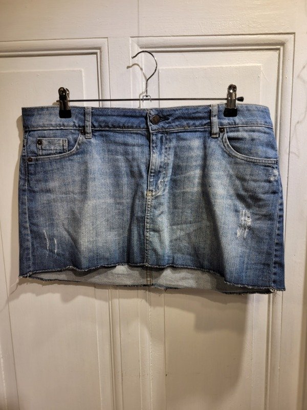 Producto - Falda WANAMA de jean con roturas Talle 32 - PRECIO: 44X