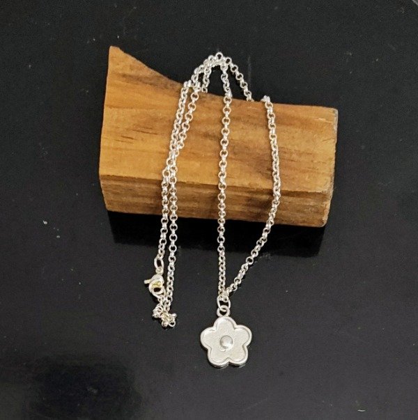 Producto - Collar Trébol Blanco Cadena 50 cm