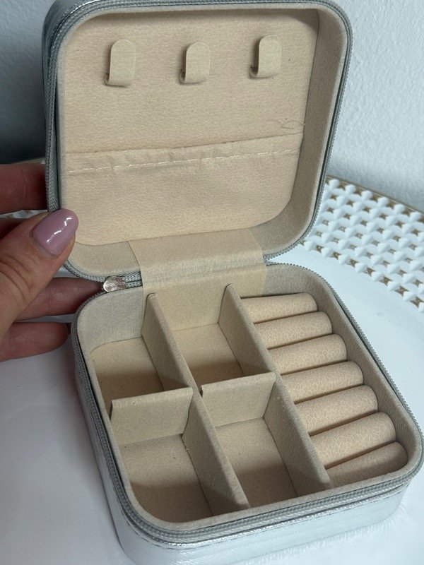 Producto - J007 Joyero cuadrado color plateado 10x10 cm