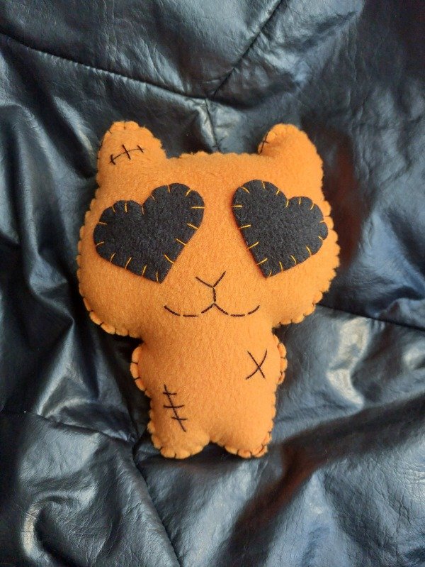 Producto - Kitten anaranjado ojos de corazón