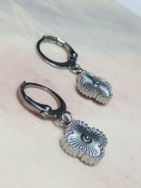 Producto - Aros argollas trébol plateado