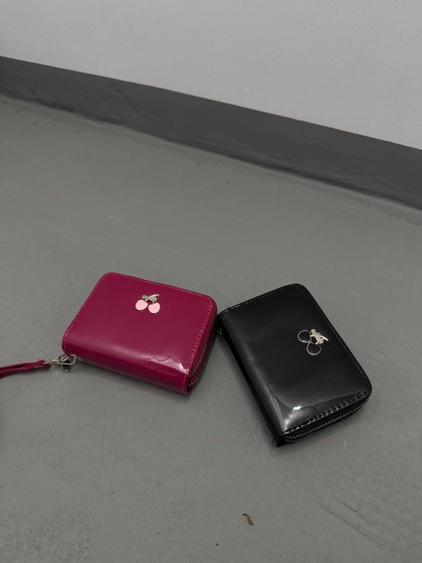 BILLETERAS CHERRY NEGRA BORDO