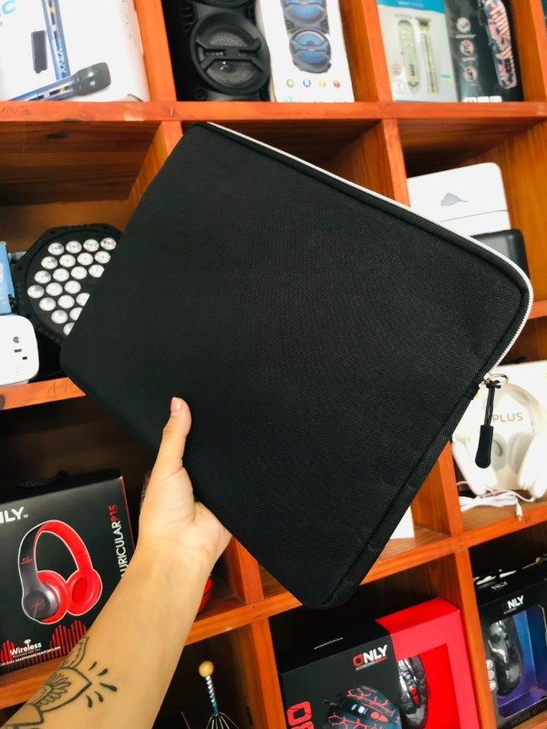 Producto - Funda Noteboock 14" Negro