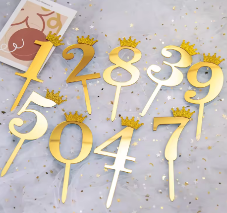Producto - CAKE TOPPER CON CORONITA GRANDE 19CM DORADO NUMERO (ELEGIR PRODUCTO)