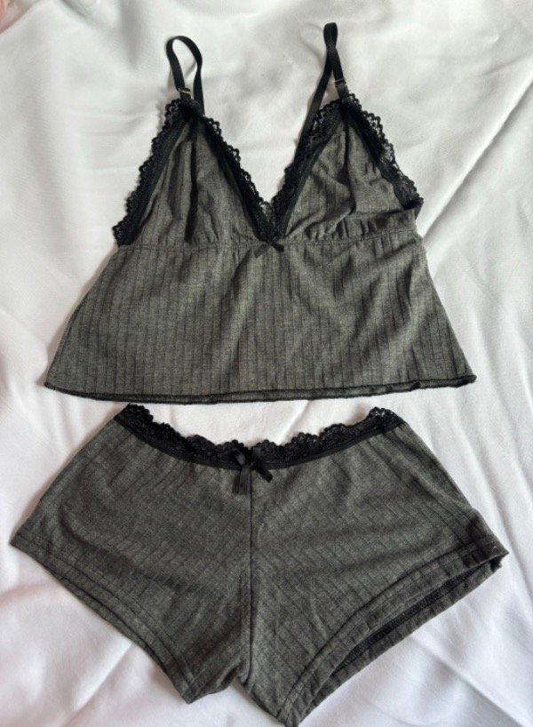 Producto - Pijamita luna con puntilla gris oscuro
