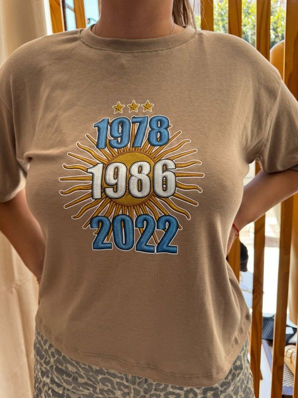 Producto - Remera Boxy Ribb "CAMPEON" - COD 4543