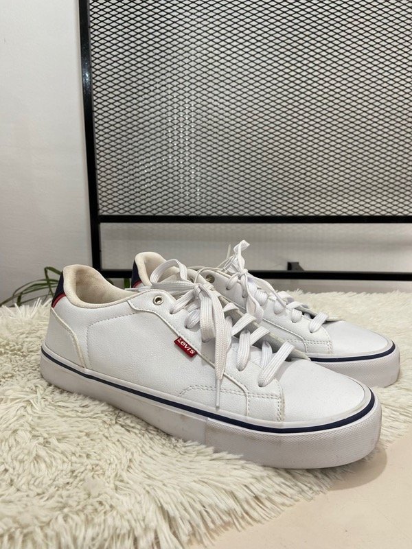 Producto - Zapatillas Levis nuevas 43