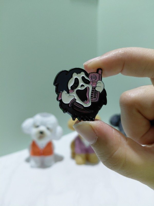 Producto - Pin metalizado - Scream / Scary Movie #2265