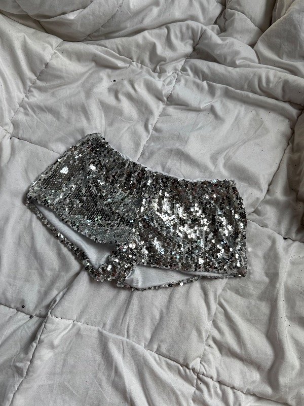 Producto - Short lentejuelon plata