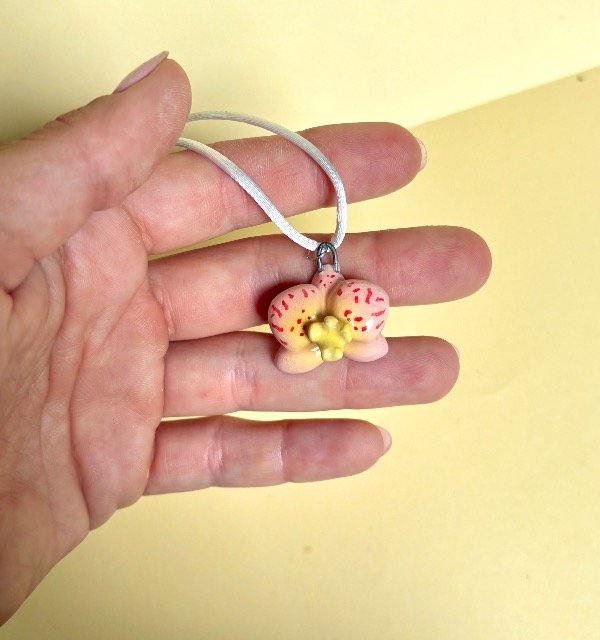 Producto - Mini Orquídea Rosa y Amarillo con Rojo