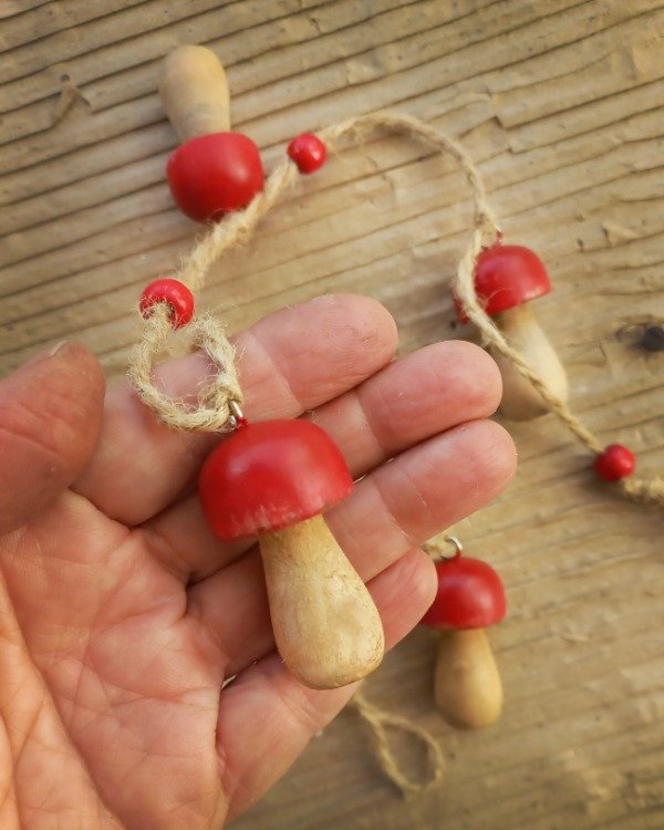 Producto - Guirnalda de honguitos rojos