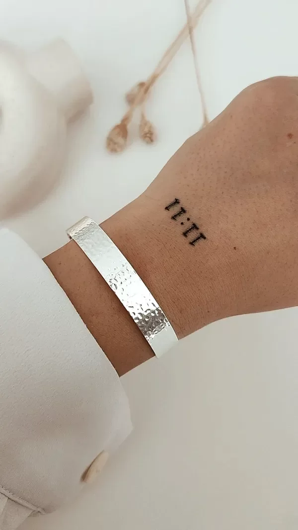 Producto - Pulsera semi esclava martelada ACERO BLANCO