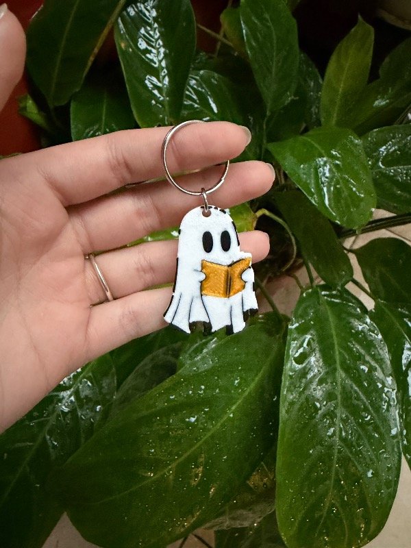 Producto - Llavero Spooky Book