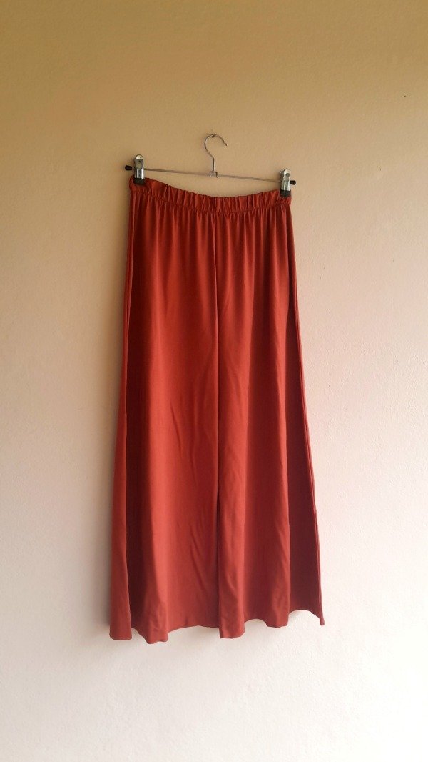 Producto - PANTALON RAÍZ  Capri