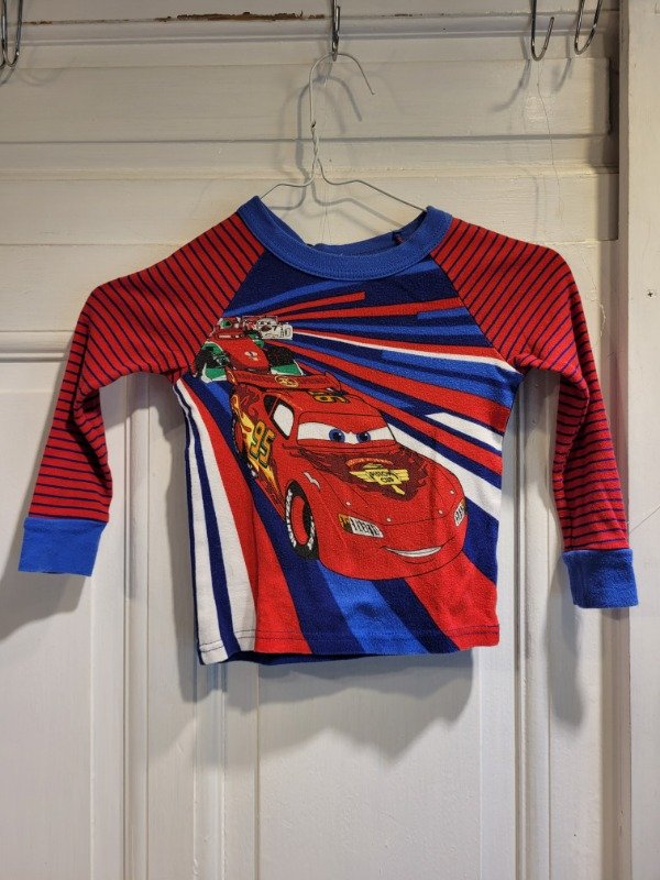 Producto - Pijama DISNEY cars azul y colorado- Talle 4 años- PRECIO: 14X - 1