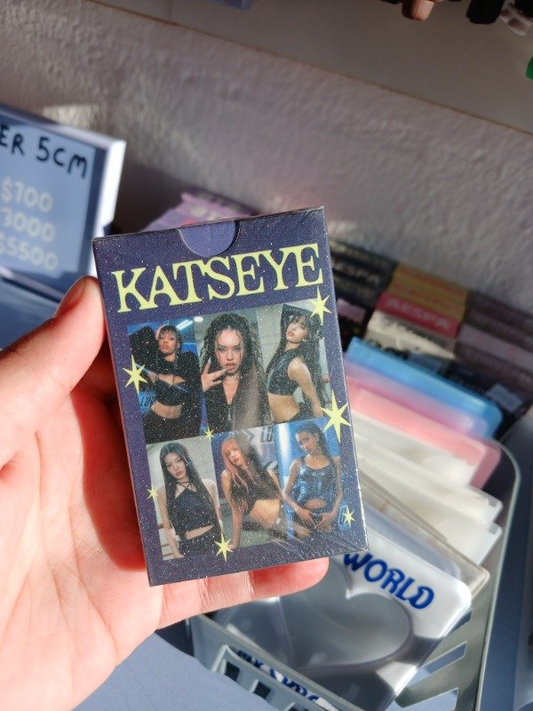 Producto - caja photocard katseye