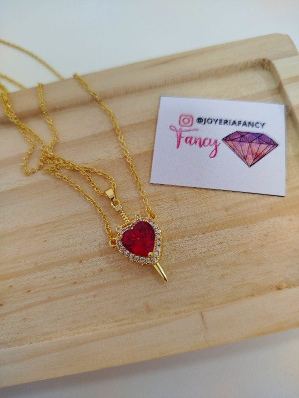 Producto - Cadenitas corazon con daga (par)