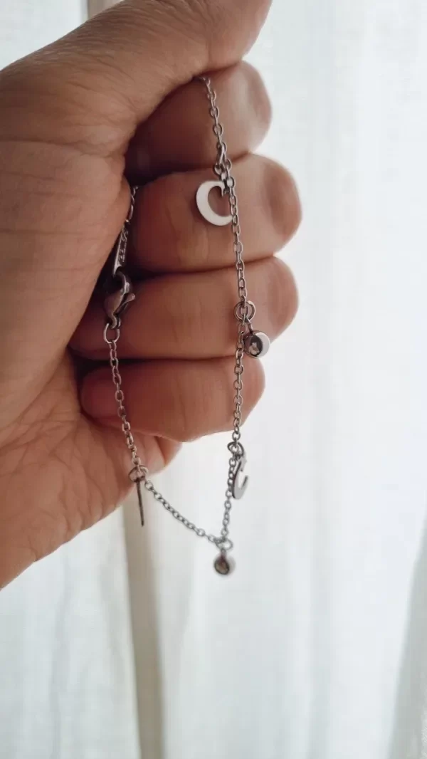 Producto - Pulsera miltidijes bolitas y lunitas aq